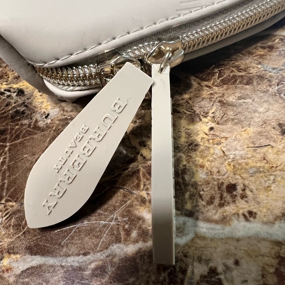 It’s in really good condition except the box, not used, Burberry Cosmetic pouch! - Picture 3 of 4
